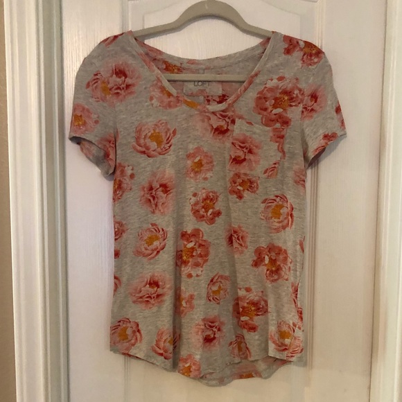 LOFT Tops - LOFT Heather Gray Rose Print Top